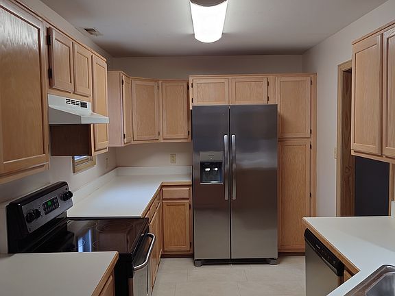2nd image of 2304 Merry Oaks Ct