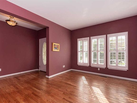 4th image of 31 Sappington Villa Ct