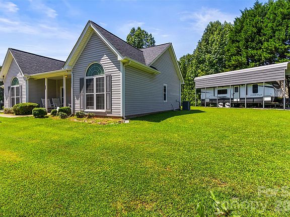 3rd image of 413 Summer Ridge Rd