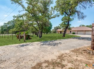101 Sandstone Ln, Seguin, TX 78155