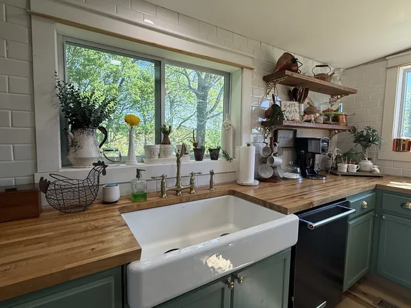 374 State Line Rd, Loretto, TN 38469