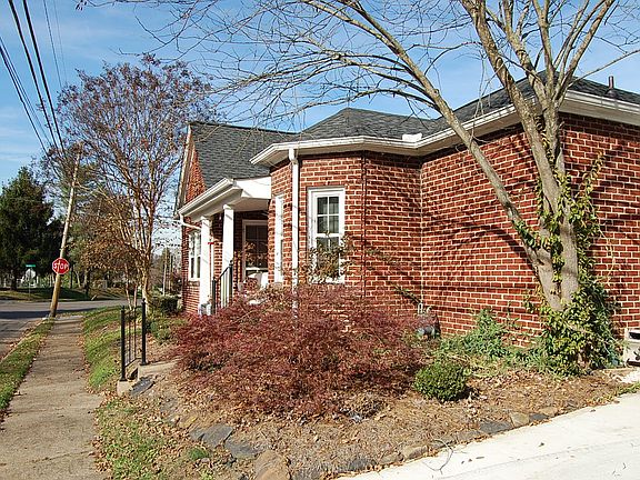 3rd image of 2300 Fairmont Blvd