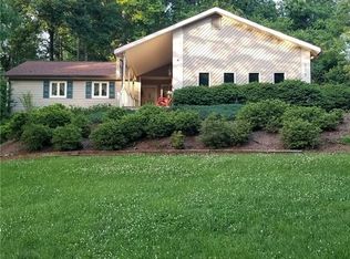 225 Elm Ave, Hudson, NC 28638