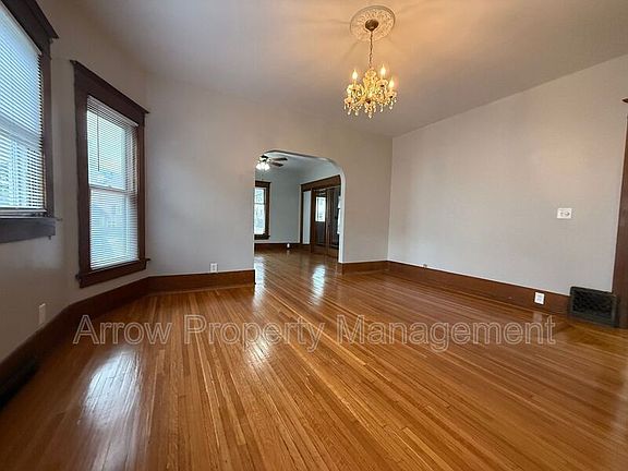 5th image of 2125 South St Unit 1