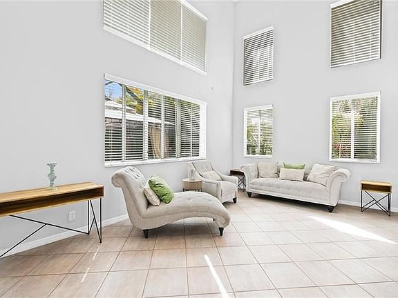 4th image of 1204 Camellia Cir