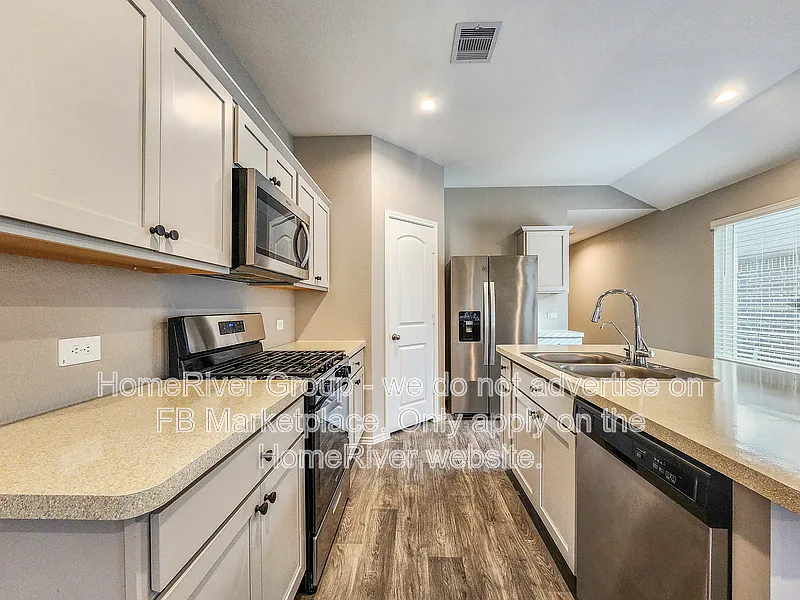 3 bed, 2.0 bath, 1530 sqft, $1,845 — Photo 2