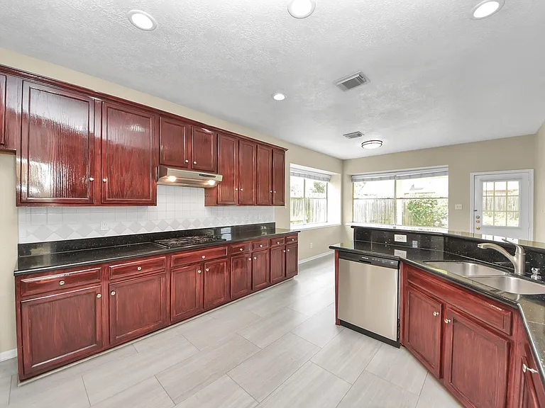 435 Leisure Dr — Photo 16