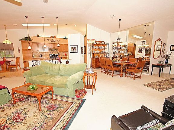 4th image of 10513 NW 25th Pl