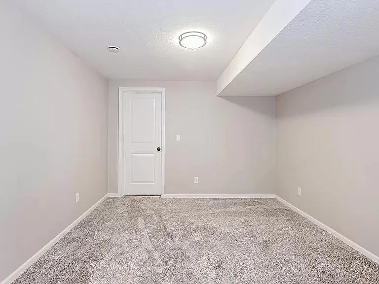 181 Dawn Ave — Photo 17