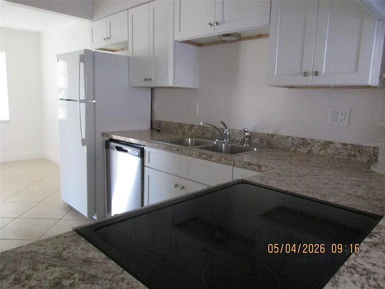 2112 Bahamas Ct — Photo 6