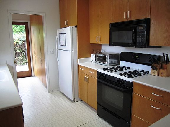 2nd image of 392 Buena Vista Ave