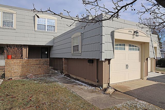 1st image of 675 Versailles Cir Unit G