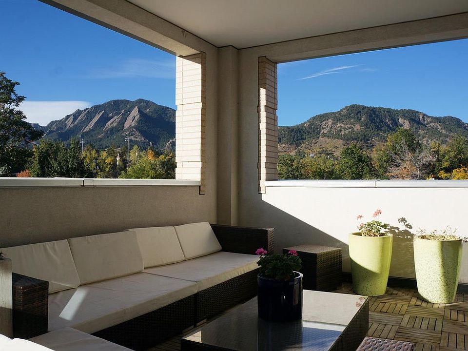 Large covered deck with unobstructed views of the Flatirons.