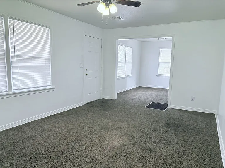 3000 NW 27th St — Photo 13