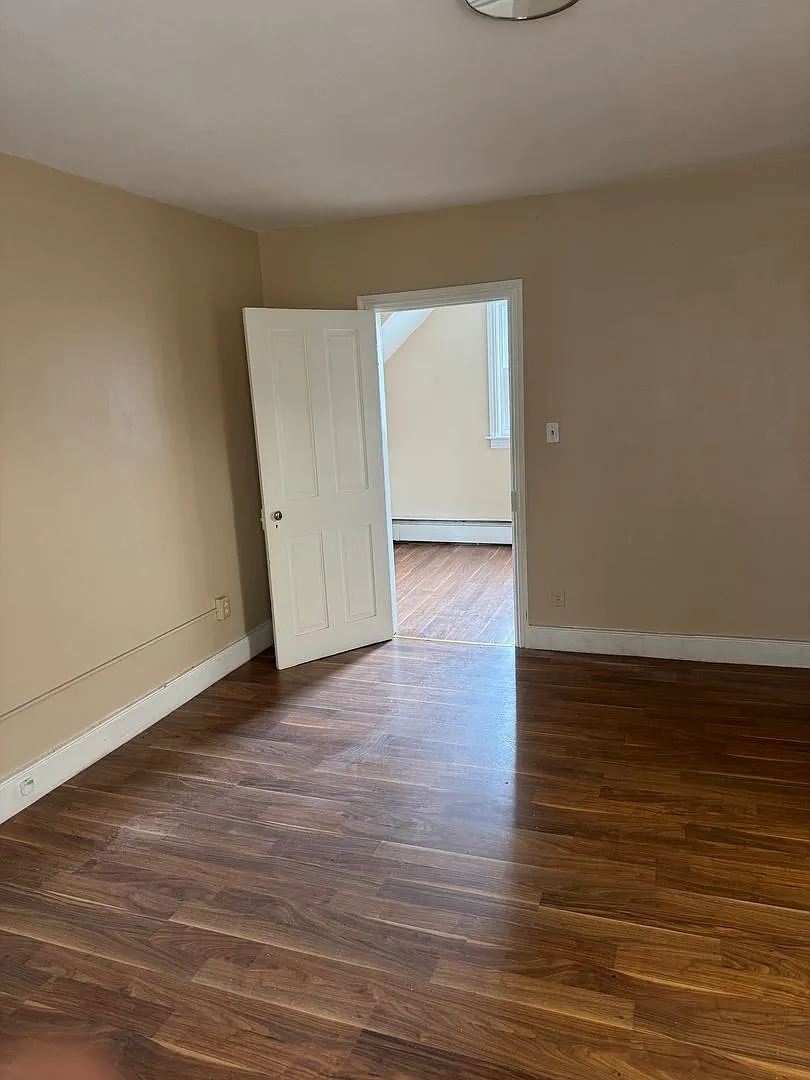 328 West Broad Street — Photo 4