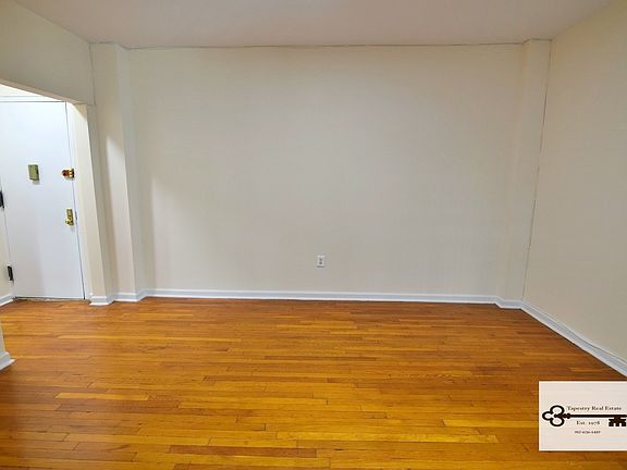 4th image of 11-24 46th Ave #3E