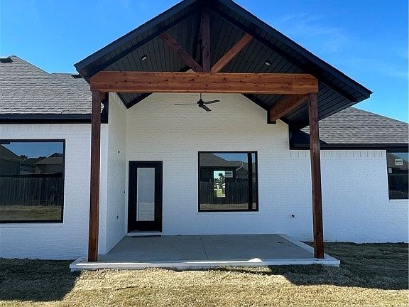 4th image of 404 Stoneledge Dr