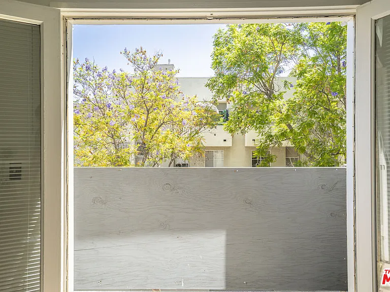 22705 Del Valle St #6 — Photo 11