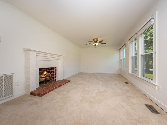 5th image of 380 Valleyview Dr