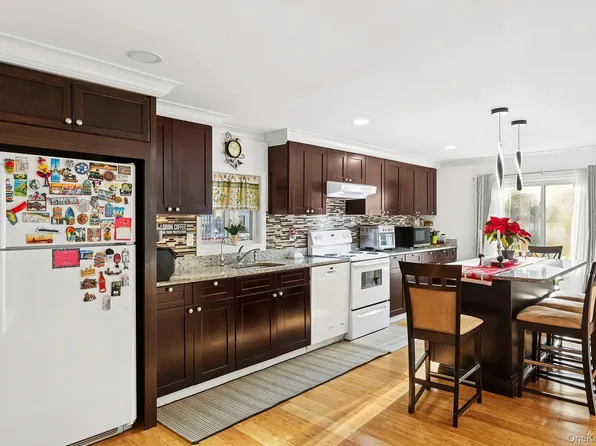 525 Riverleigh Avenue #45, Riverhead, NY 11901