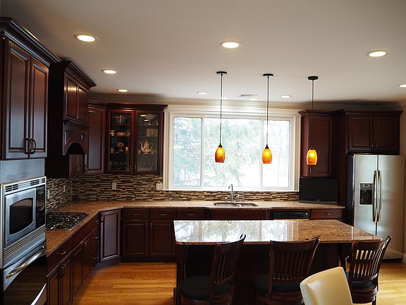 3rd image of 47 Eastwood Cir