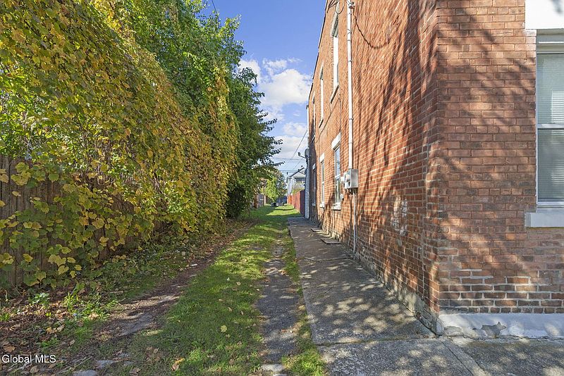 4th image of 2315 3rd Avenue