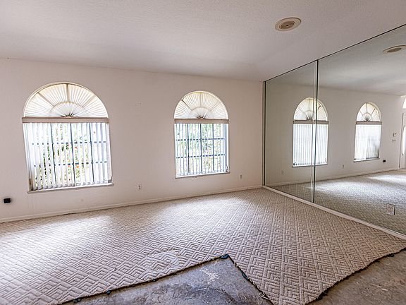 4th image of 2401 SE University Terrace