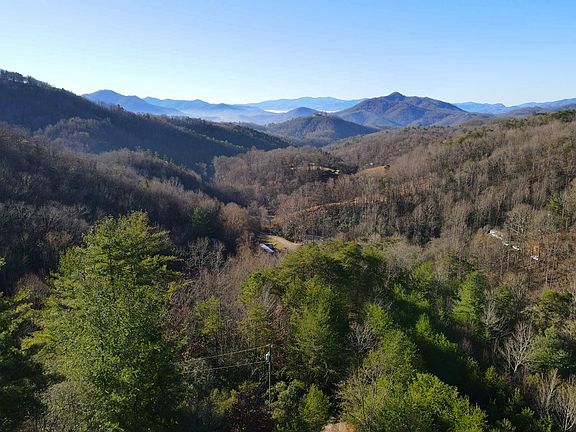 4th image of 1244 Lands Creek Rd
