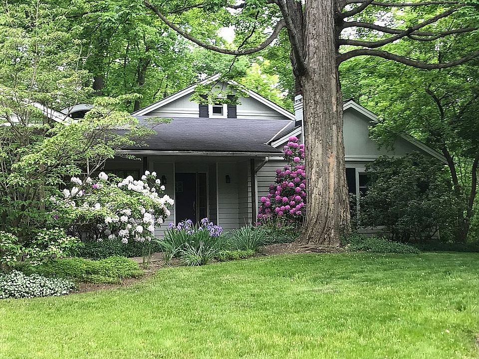 1st image of 17165 Woodmere Dr
