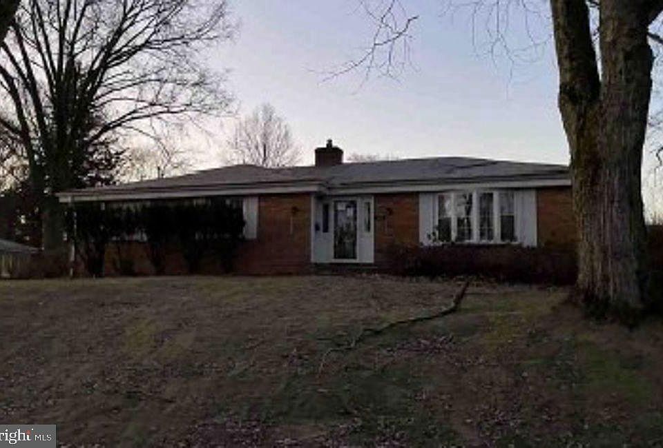 1st image of 337 Canterbury Dr