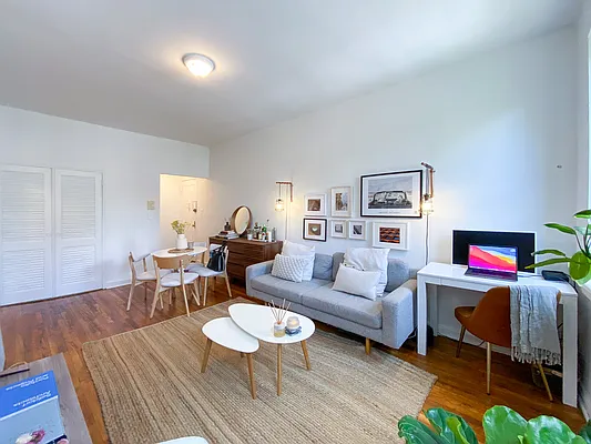 Rented by City Connections Realty | media 3