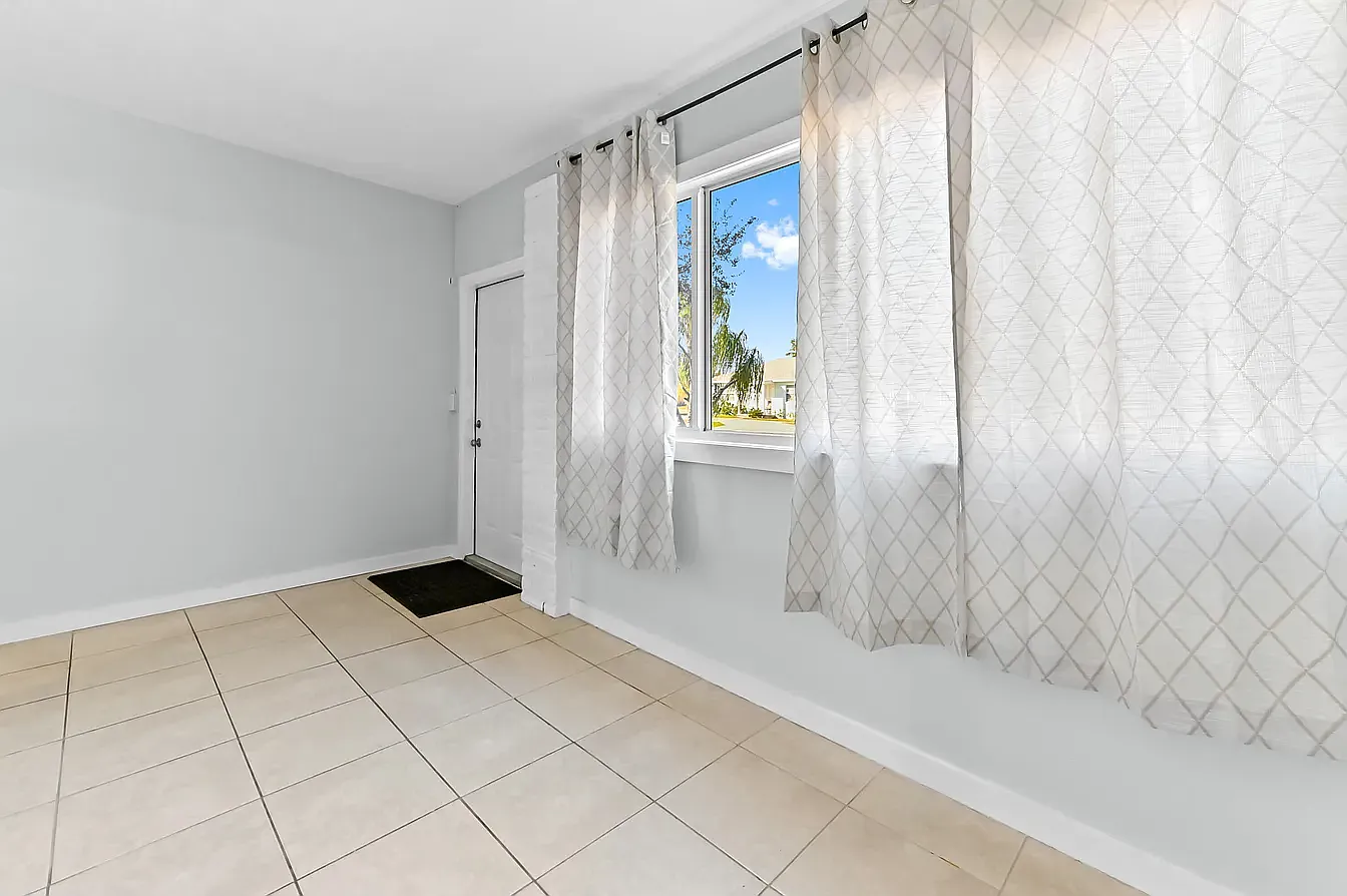 2 bed, 890 sqft, $2,500 — Photo 3