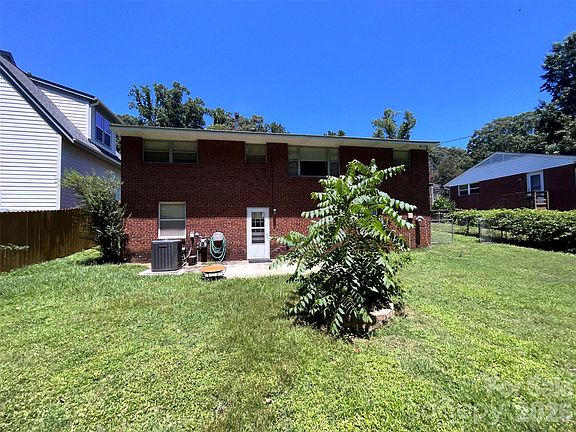 5th image of 710 Manhasset Rd