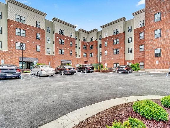 5th image of 622 Effingham St APT 411