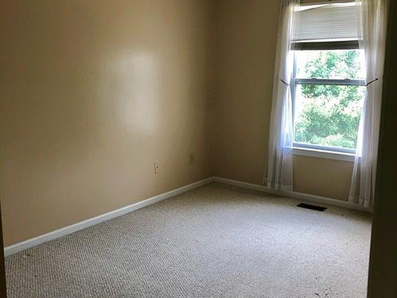 2nd image of 602 Sheafe Ct