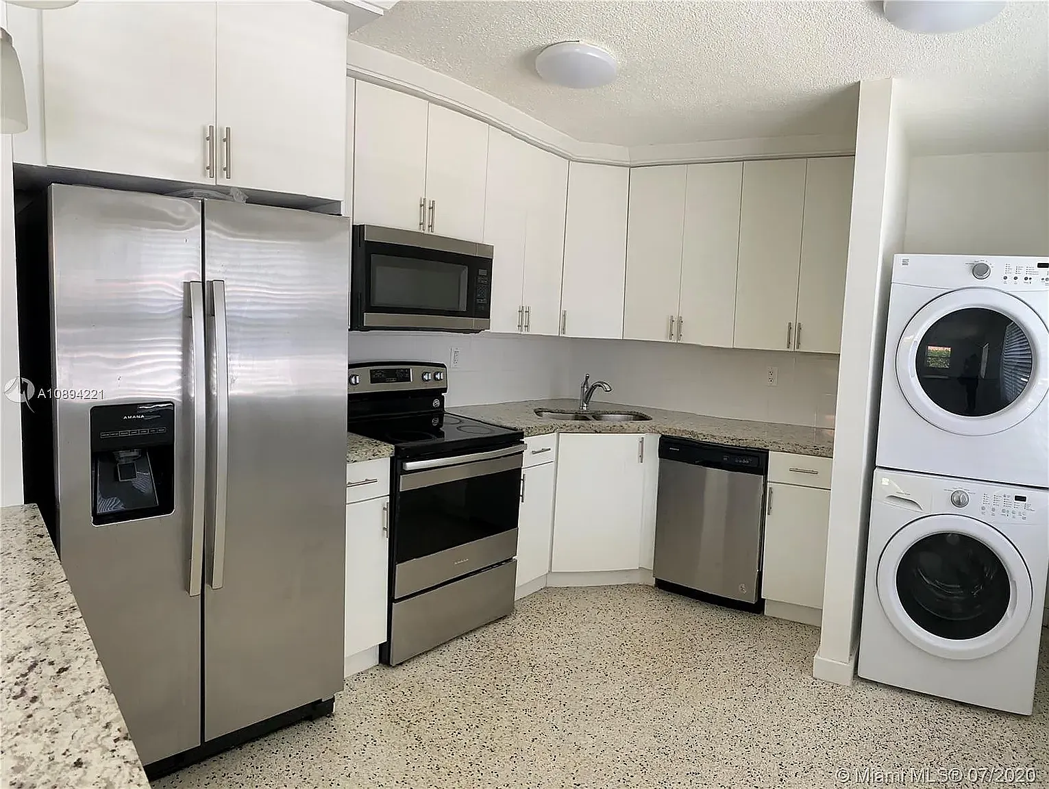 2 bed, 980 sqft, $2,450 — Photo 2
