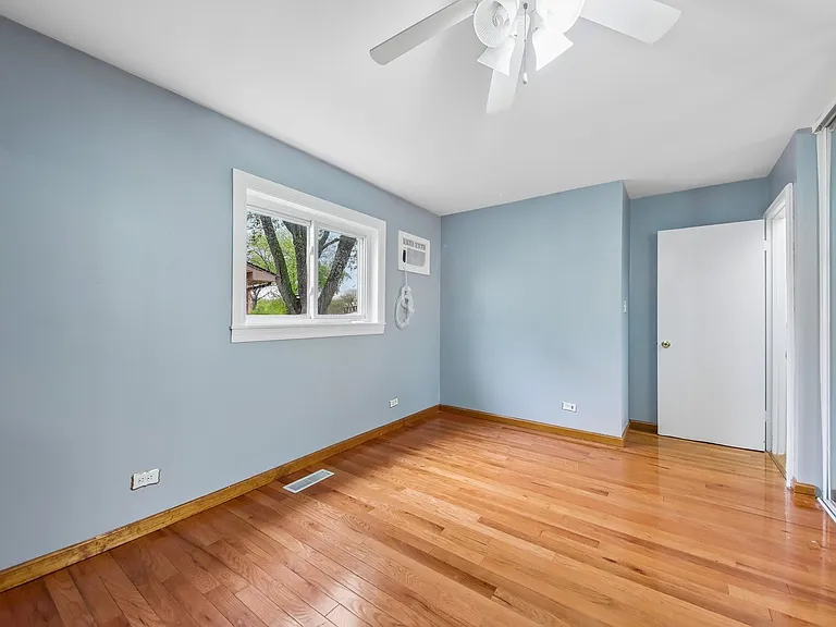 670 Lakeview Ln — Photo 34