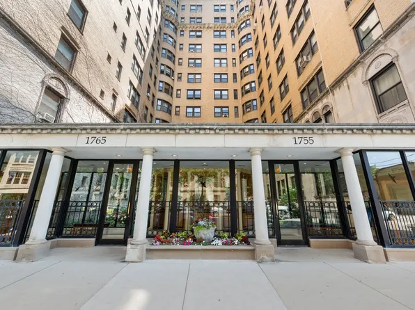1755 E 55th St APT 601, Chicago, IL 60615