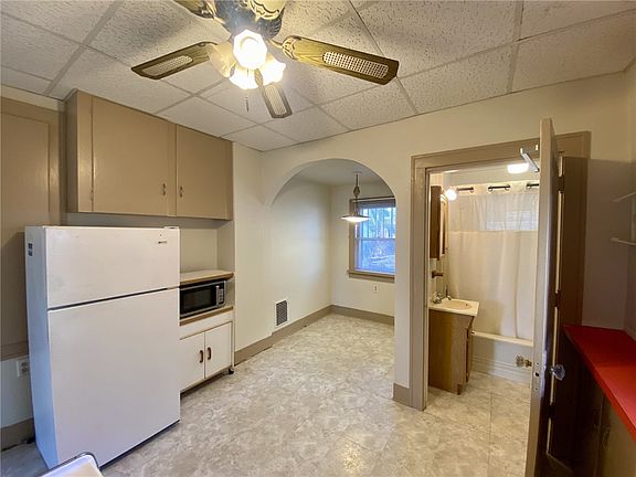 3rd image of 3 E Leasure Ave