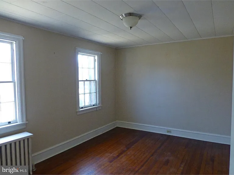 209 S 7th Ave — Photo 8