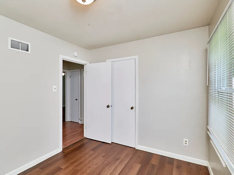 10900 Saint Boniface Ln — Photo 14