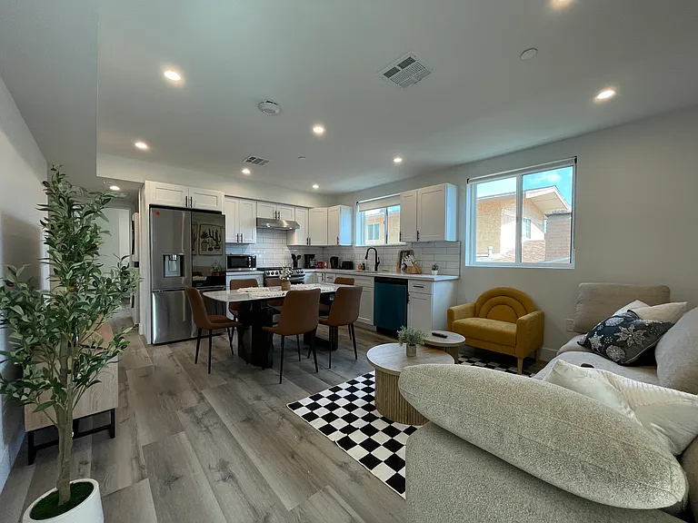 1377 W 36th Pl, Los Angeles, CA 90007 — Photo 19