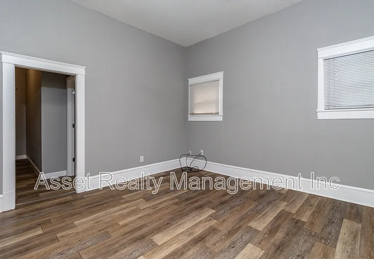 2638 Barton St — Photo 10