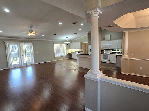 3rd image of 122 Towering Pines Dr