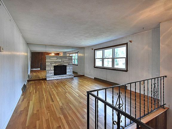 2nd image of 107 Green River Ave