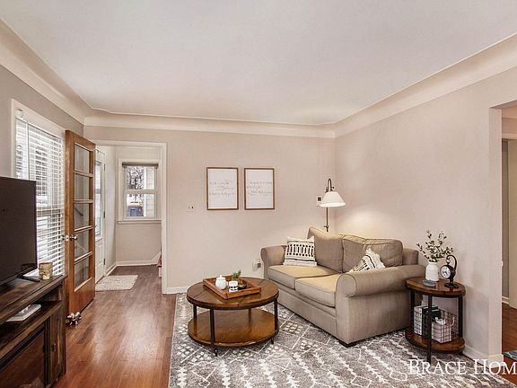 4th image of 2108 Cambridge Dr SE