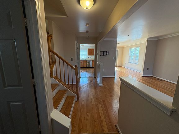 4th image of 4005 Blakney Ln SE