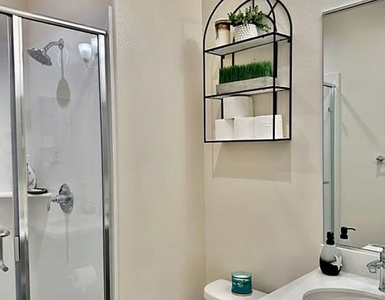 4th image of 1099 Santa Barbara Way