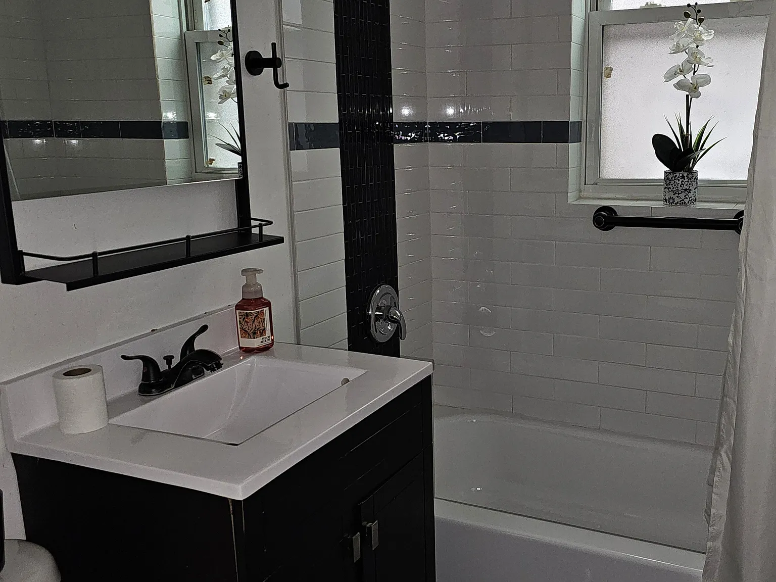 2 bed, 1200 sqft, $2,000 — Photo 4