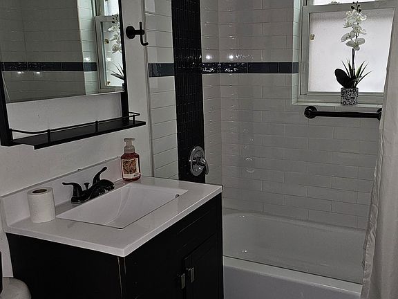 4th image of 7712 S Carpenter St Floor 1